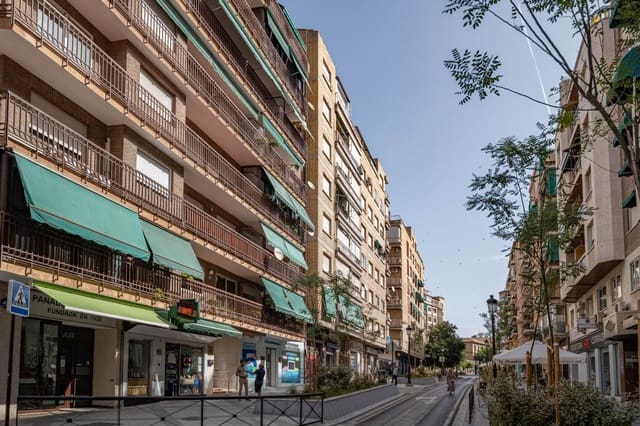 4 soveværelse Lejlighed til salg i Camino de Ronda - Rosaleda, Granada by med garage - € 480.000 (Ref: 9950060)