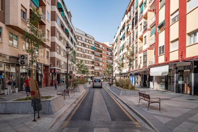 4 soveværelse Lejlighed til salg i Camino de Ronda - Rosaleda, Granada by med garage - € 480.000 (Ref: 9950060)