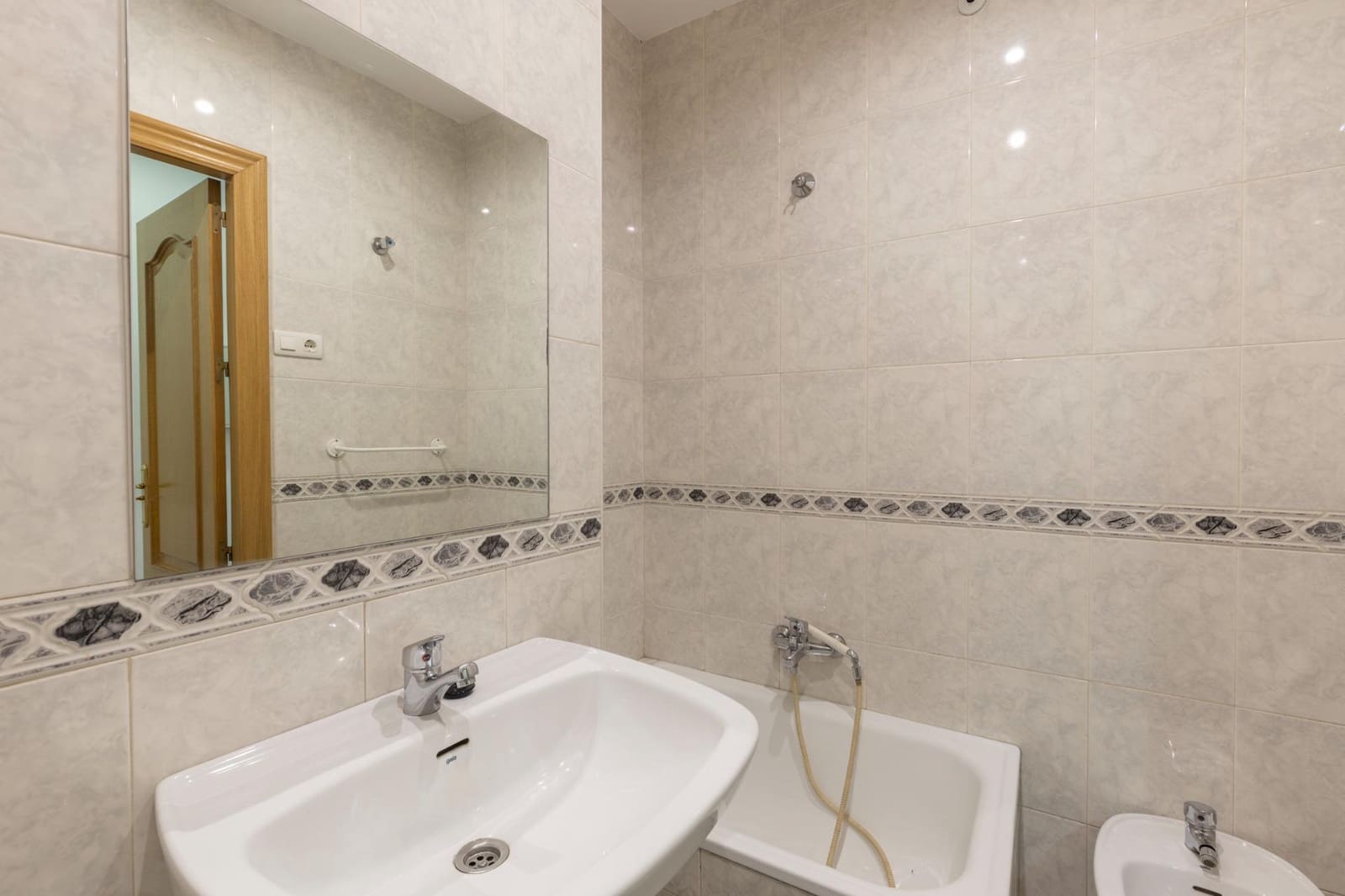 3 soveværelse Lejlighed til salg i Granada by - € 365.000 (Ref: 9950061)
