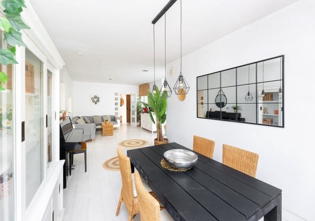 3 soverom Villa til salgs i Huétor Vega med svømmebasseng - € 369 000 (Ref: 9952815)