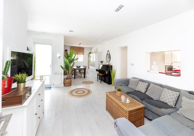 3 soverom Villa til salgs i Huétor Vega med svømmebasseng - € 369 000 (Ref: 9952815)
