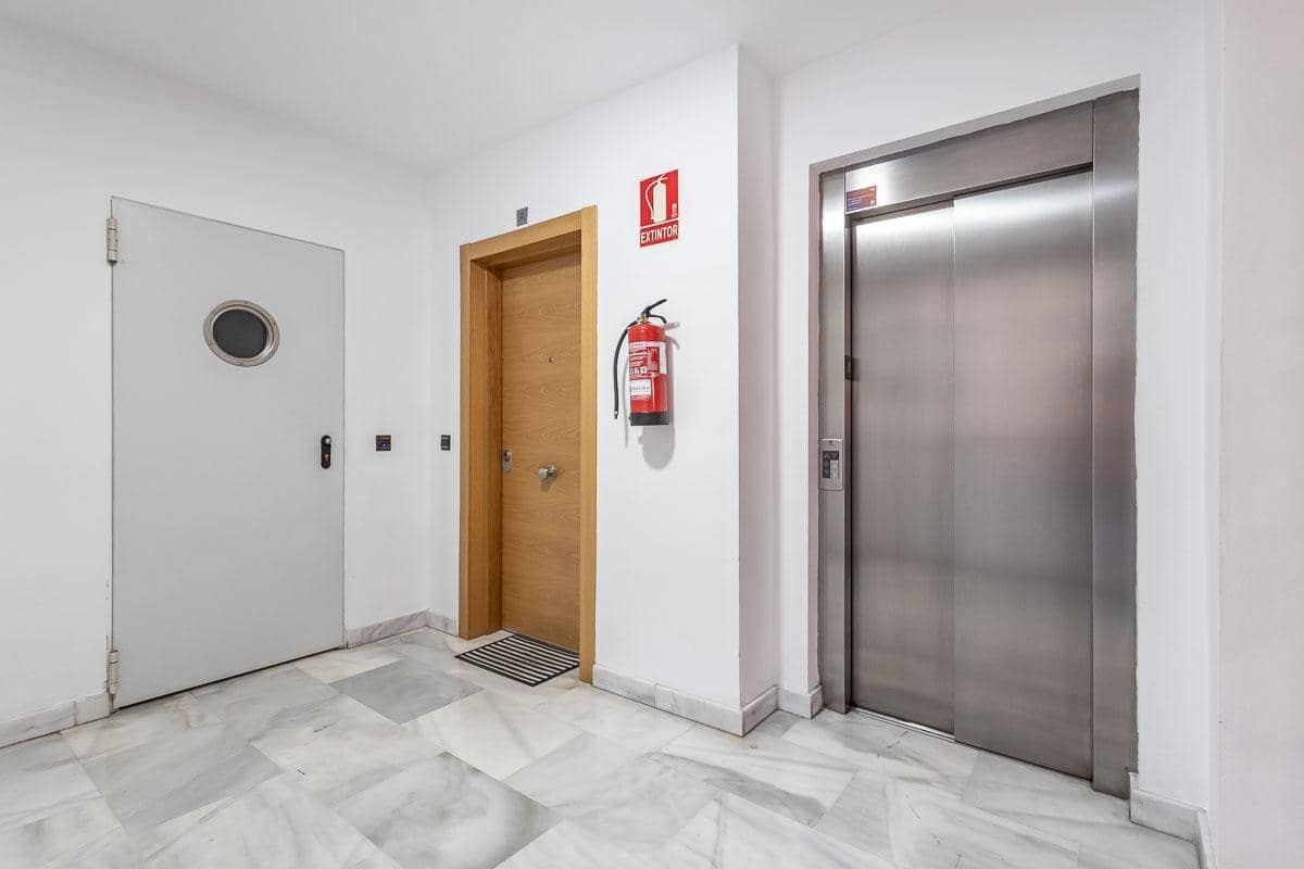 3 Zimmer Wohnung zu verkaufen in Granada Stadt mit Pool - 289.000 € (Ref: 9958153)
