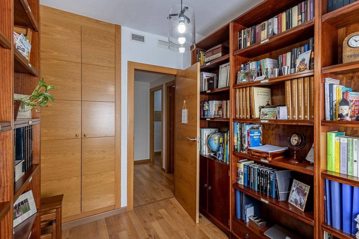 3 Zimmer Wohnung zu verkaufen in Granada Stadt mit Pool - 289.000 € (Ref: 9958153)
