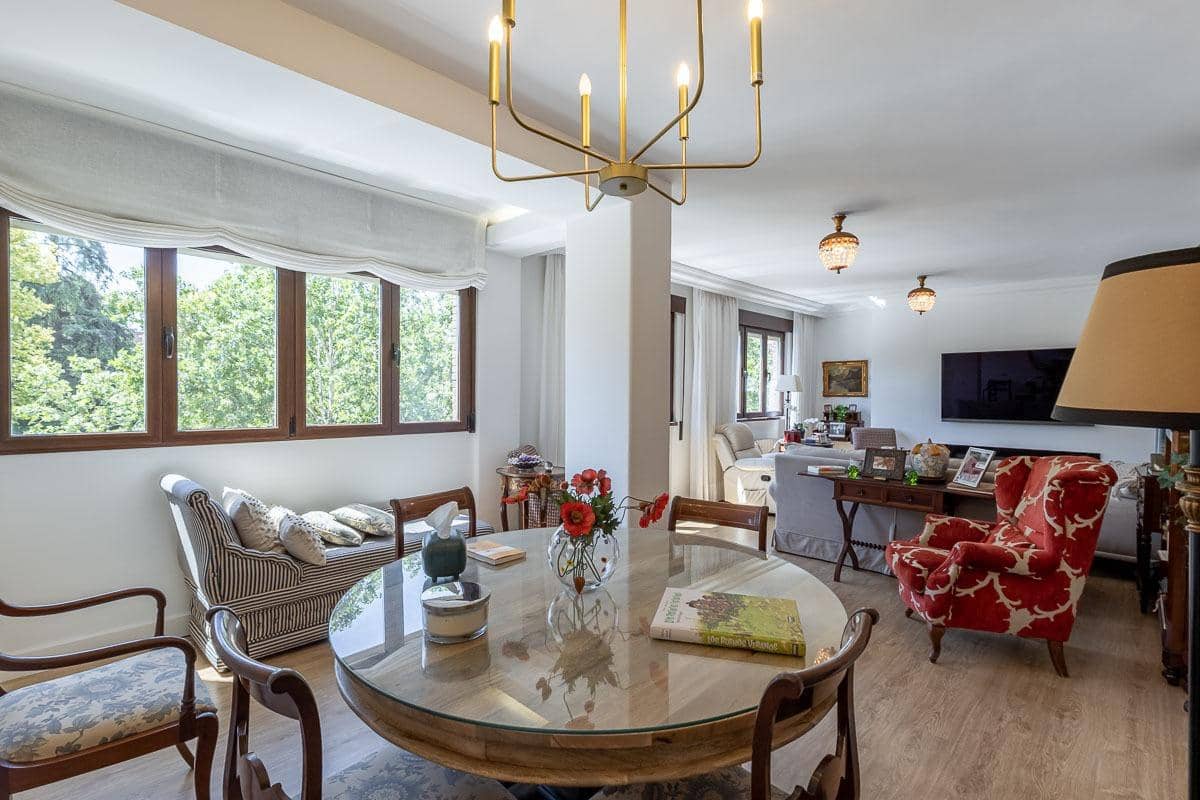 Piso de 4 habitaciones en Granada ciudad en venta - 615.000 € (Ref: 9958155)