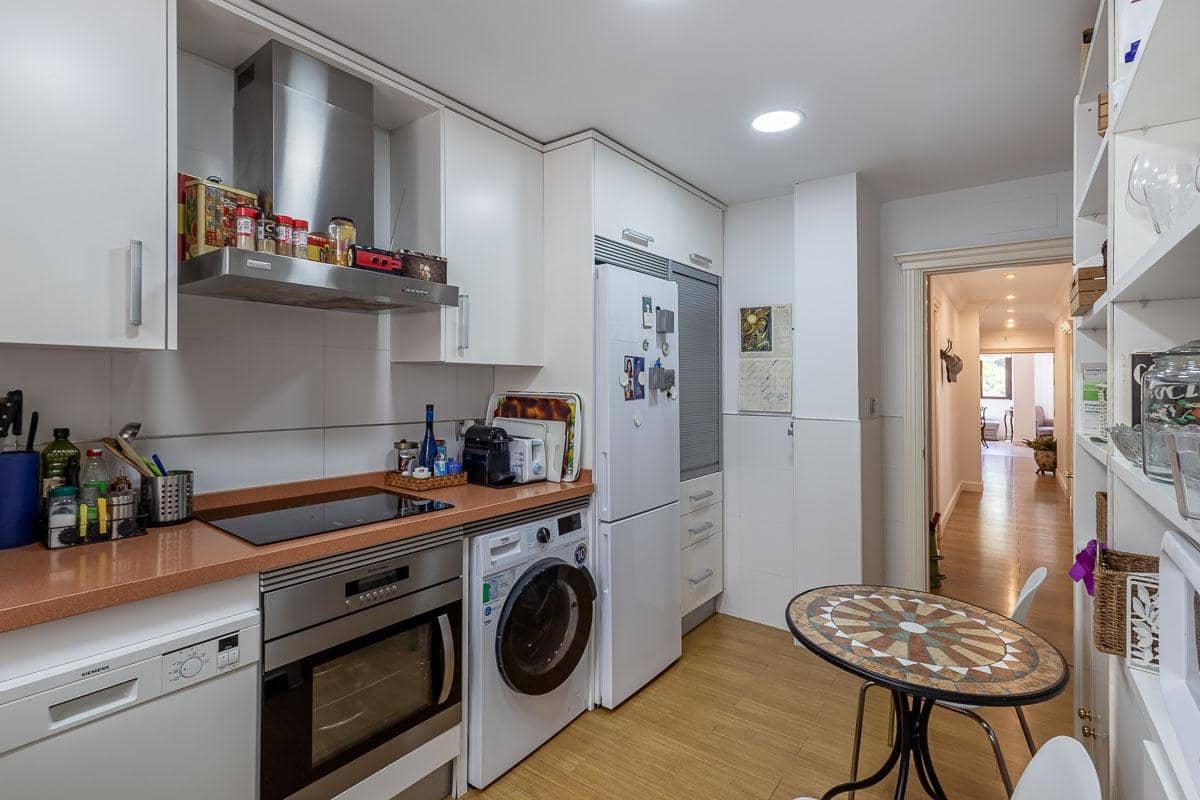 Piso de 4 habitaciones en Granada ciudad en venta - 615.000 € (Ref: 9958155)