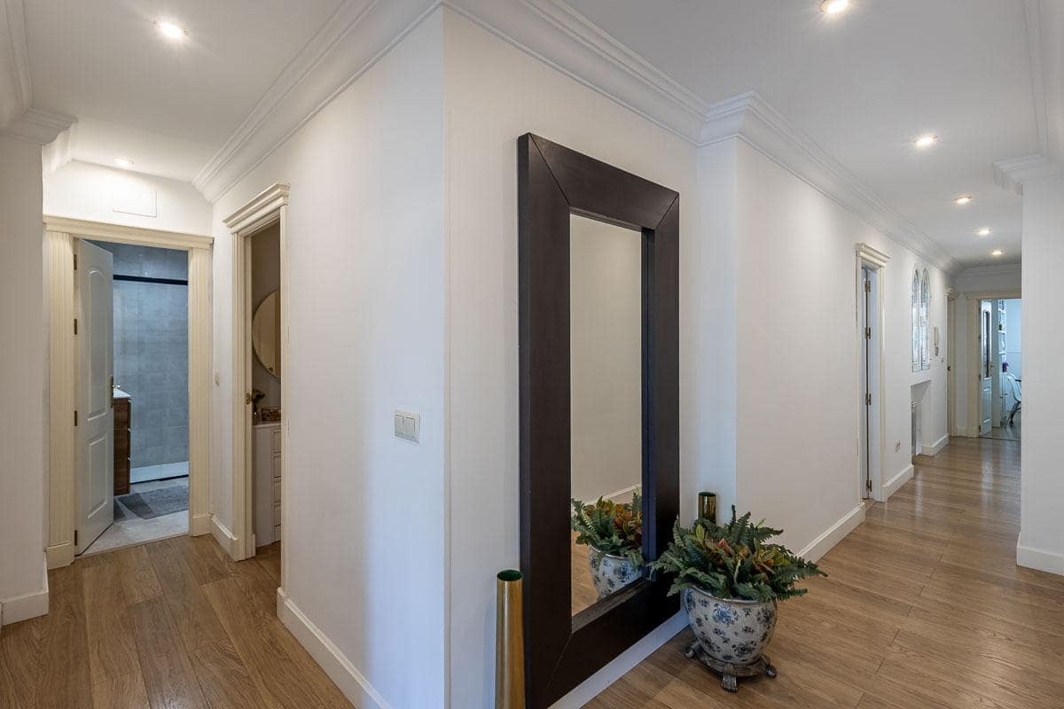 Piso de 4 habitaciones en Granada ciudad en venta - 615.000 € (Ref: 9958155)