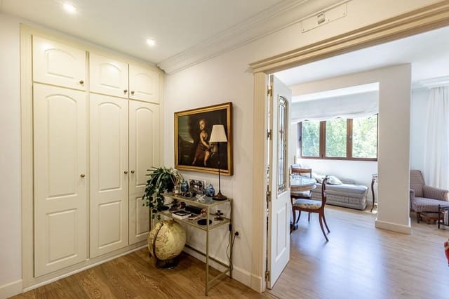 3 slaapkamer Flat te koop in Granada stad - € 615.000 (Ref: 9958155)