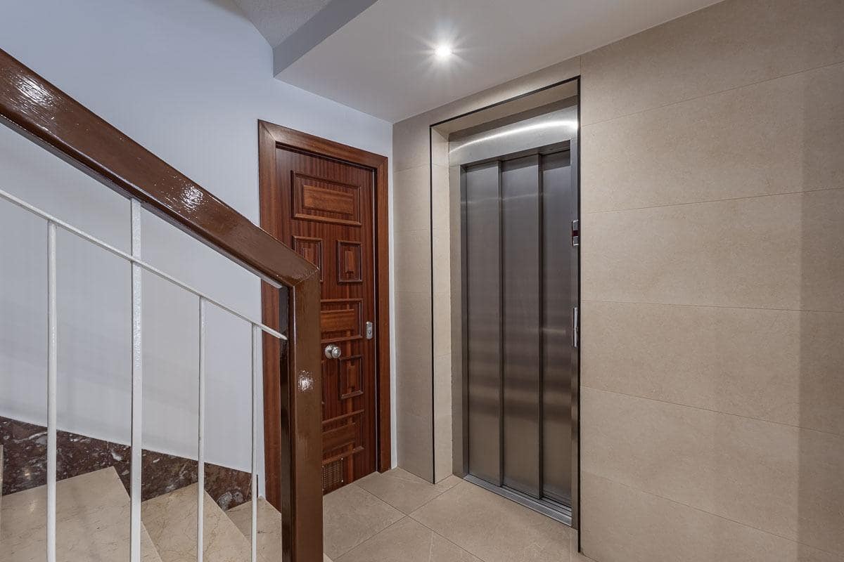 Piso de 4 habitaciones en Granada ciudad en venta - 615.000 € (Ref: 9958155)