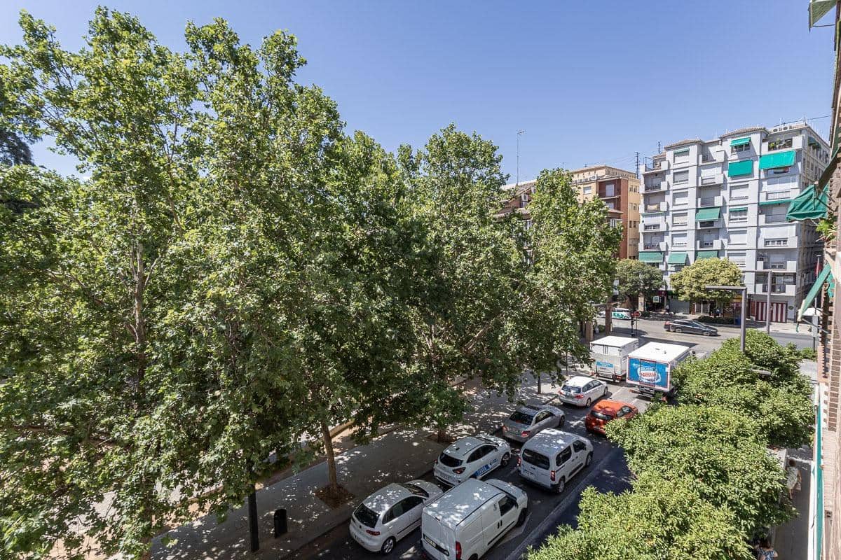 Piso de 4 habitaciones en Granada ciudad en venta - 615.000 € (Ref: 9958155)