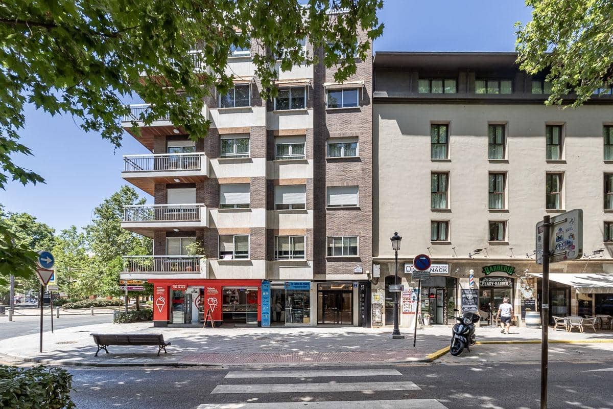 Piso de 4 habitaciones en Granada ciudad en venta - 615.000 € (Ref: 9958155)