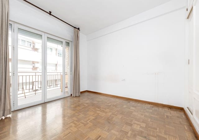 5 soverom Leilighet til salgs i Centro, Granada by med garasje - € 575 000 (Ref: 9959981)