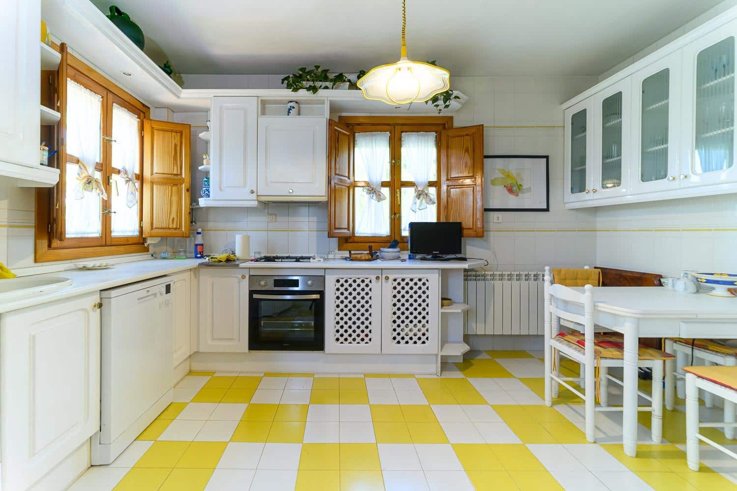 5 bedroom Villa for sale in Albolote with pool garage - € 368,000 (Ref: 9959982)