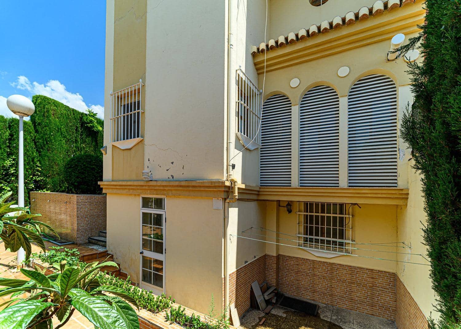 5 bedroom Villa for sale in Albolote with pool garage - € 368,000 (Ref: 9959982)