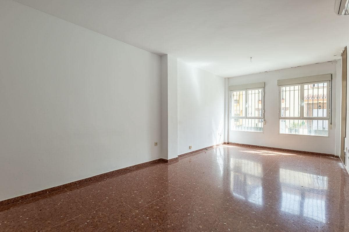 5 slaapkamer Rijtjeshuis te koop in Huetor Vega met garage - € 295.000 (Ref: 9959985)