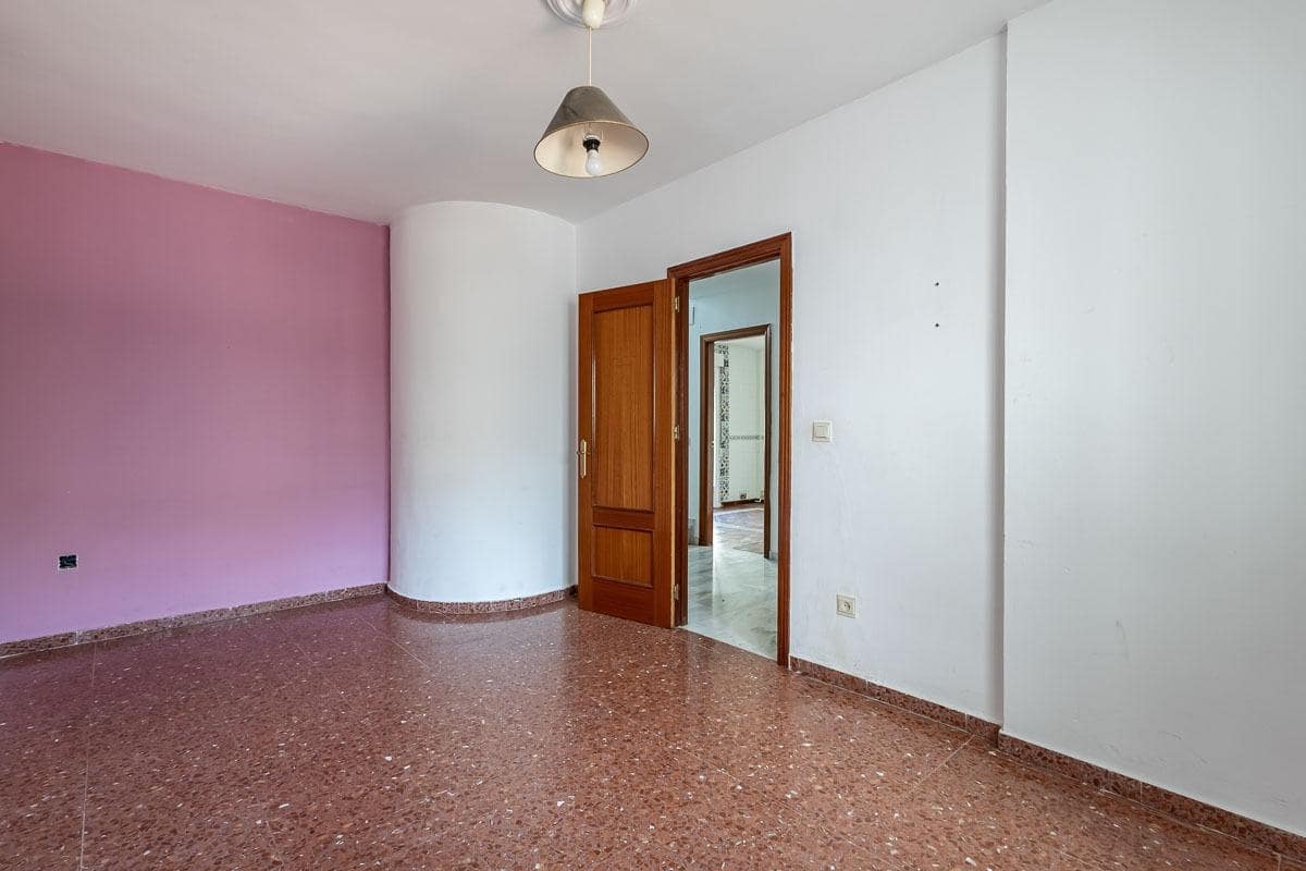 5 slaapkamer Rijtjeshuis te koop in Huetor Vega met garage - € 295.000 (Ref: 9959985)