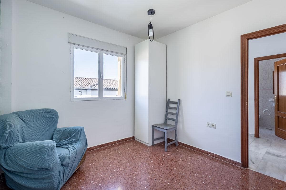 5 slaapkamer Rijtjeshuis te koop in Huetor Vega met garage - € 295.000 (Ref: 9959985)