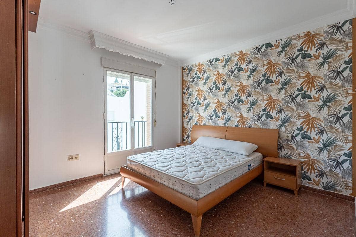 5 slaapkamer Rijtjeshuis te koop in Huetor Vega met garage - € 295.000 (Ref: 9959985)