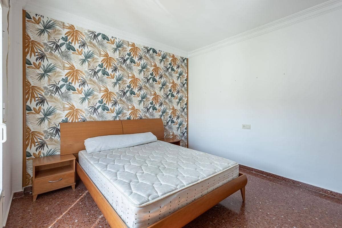 5 slaapkamer Rijtjeshuis te koop in Huetor Vega met garage - € 295.000 (Ref: 9959985)