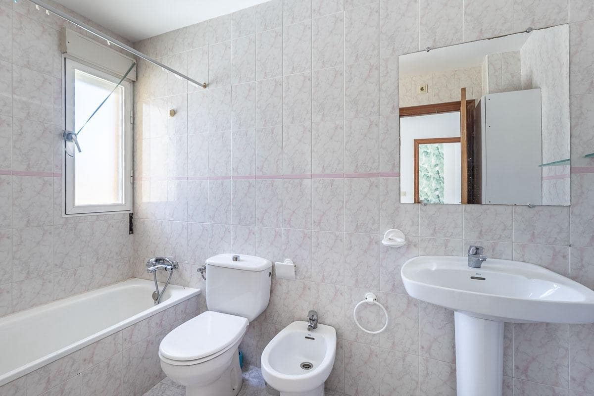 5 slaapkamer Rijtjeshuis te koop in Huetor Vega met garage - € 295.000 (Ref: 9959985)