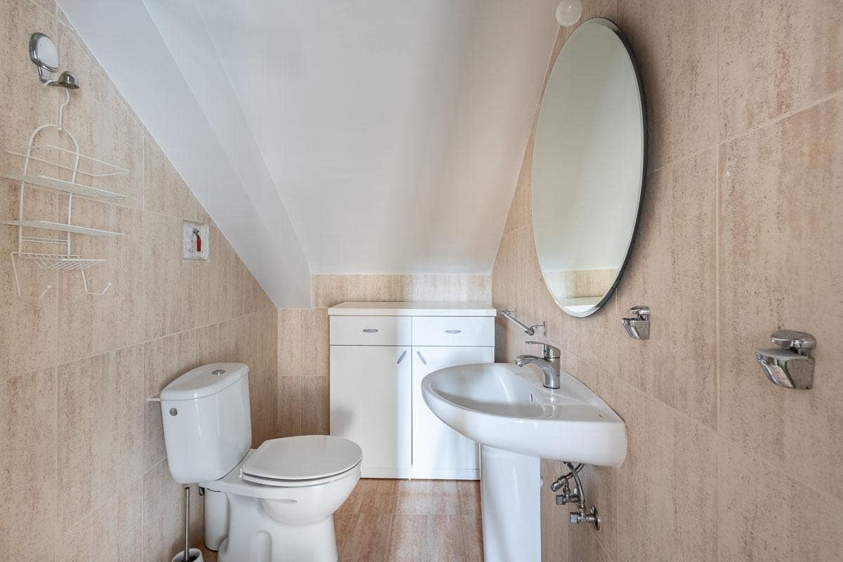 5 slaapkamer Rijtjeshuis te koop in Huetor Vega met garage - € 295.000 (Ref: 9959985)