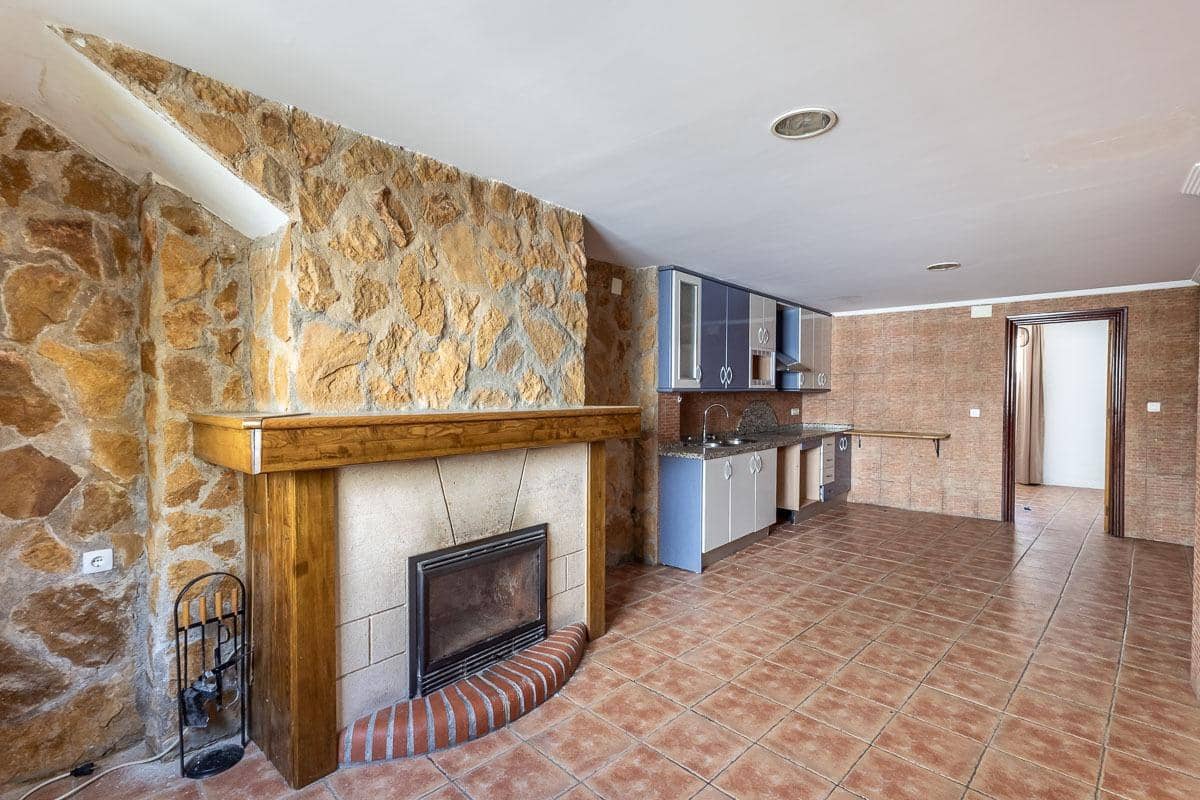 5 slaapkamer Rijtjeshuis te koop in Huetor Vega met garage - € 295.000 (Ref: 9959985)