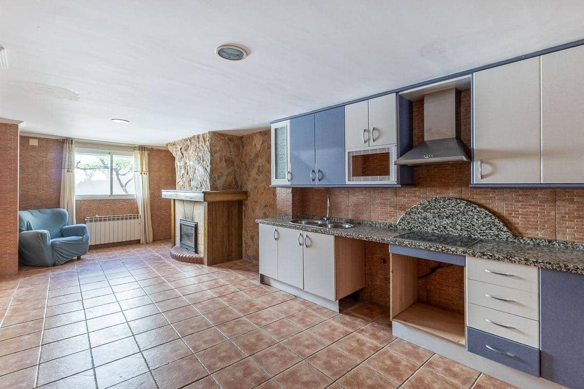5 slaapkamer Rijtjeshuis te koop in Huetor Vega met garage - € 295.000 (Ref: 9959985)