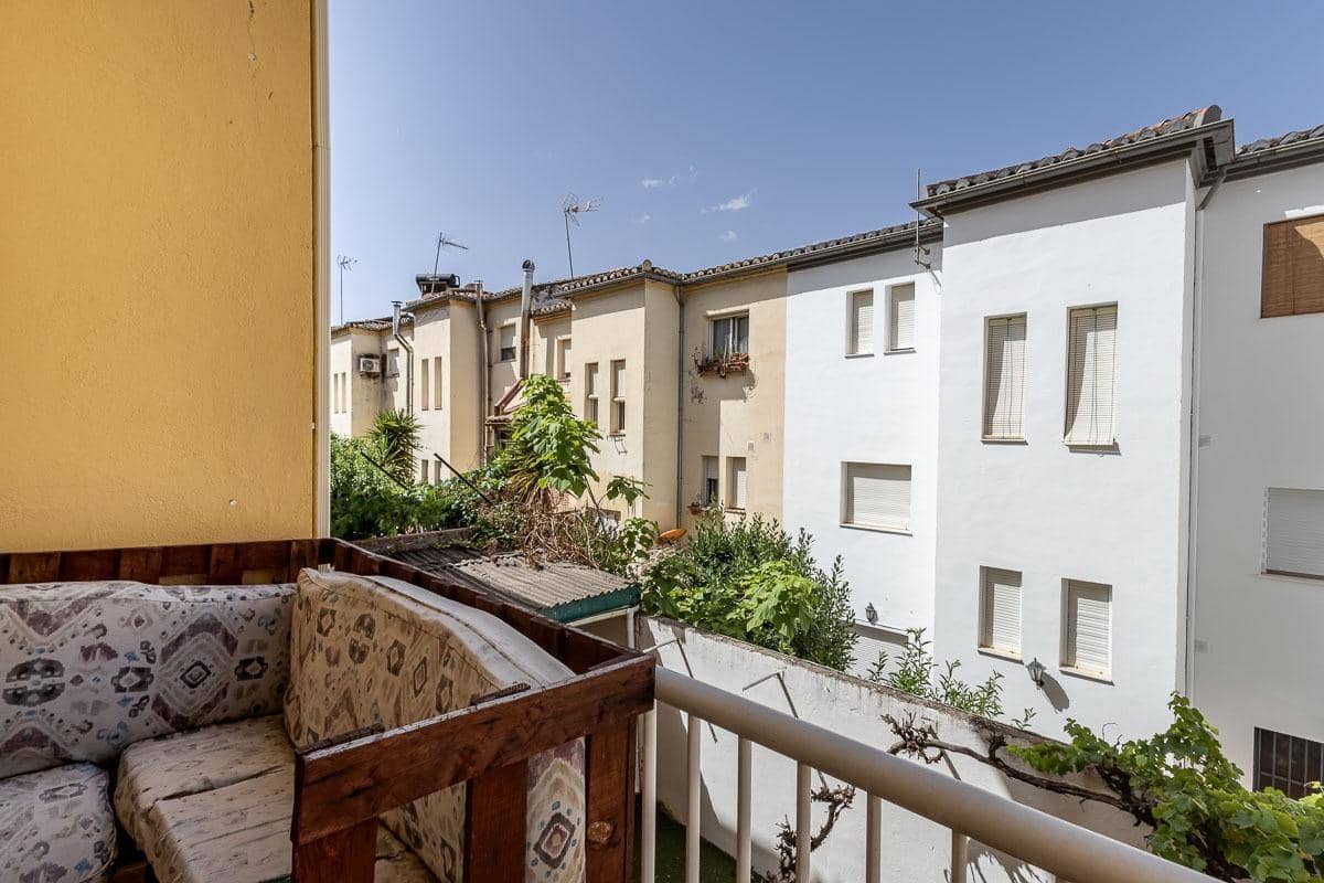 5 slaapkamer Rijtjeshuis te koop in Huetor Vega met garage - € 295.000 (Ref: 9959985)