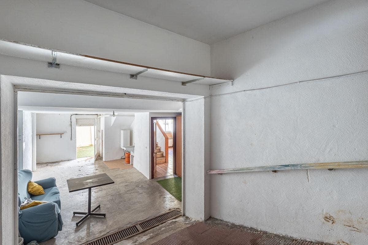 5 slaapkamer Rijtjeshuis te koop in Huetor Vega met garage - € 295.000 (Ref: 9959985)