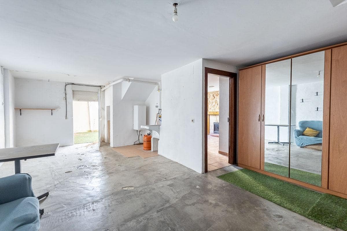 5 slaapkamer Rijtjeshuis te koop in Huetor Vega met garage - € 295.000 (Ref: 9959985)