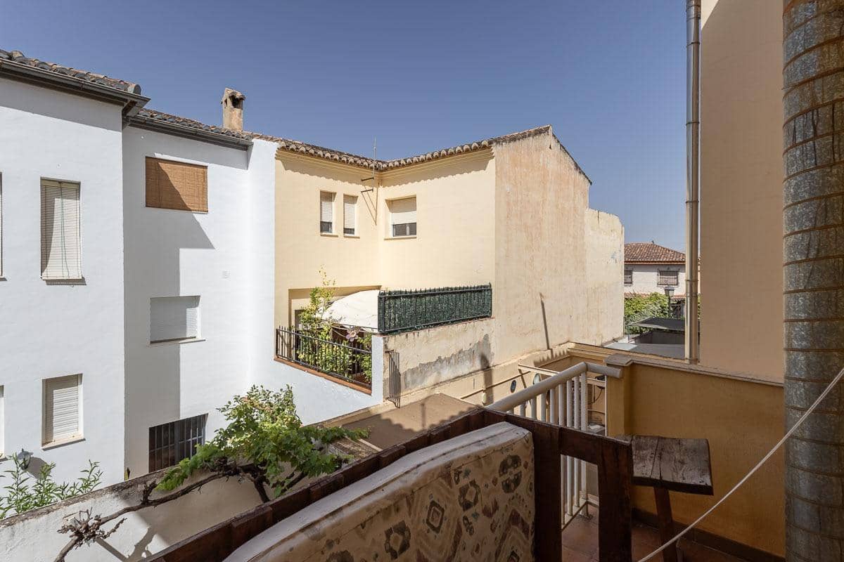 5 slaapkamer Rijtjeshuis te koop in Huetor Vega met garage - € 295.000 (Ref: 9959985)