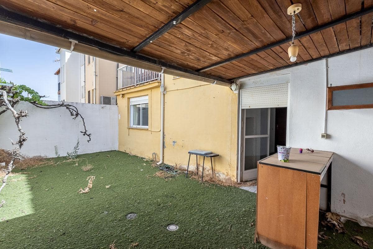 5 slaapkamer Rijtjeshuis te koop in Huetor Vega met garage - € 295.000 (Ref: 9959985)