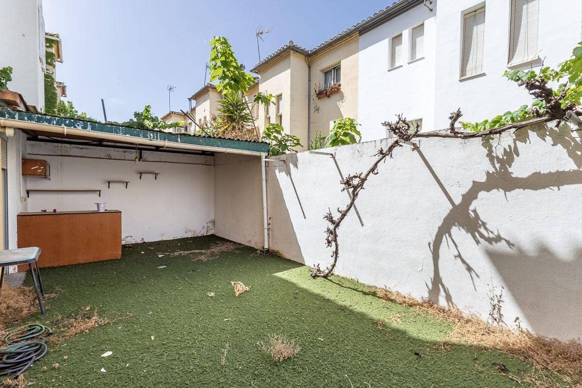 5 slaapkamer Rijtjeshuis te koop in Huetor Vega met garage - € 295.000 (Ref: 9959985)