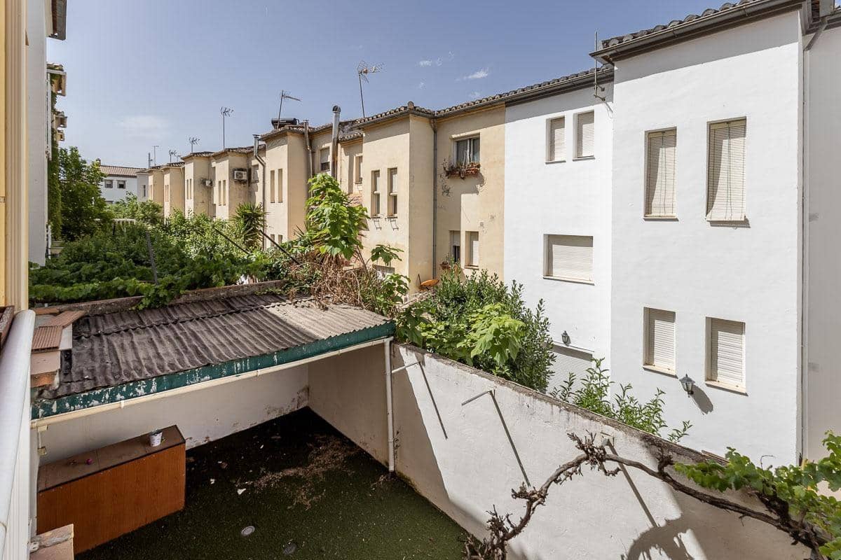 5 slaapkamer Rijtjeshuis te koop in Huetor Vega met garage - € 295.000 (Ref: 9959985)