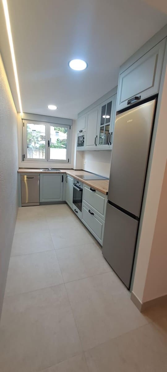 1 makuuhuone Huoneisto vuokrattavana paikassa Granada kaupunki mukana uima-altaan 
autotalli - 1 000 € (Ref: 9963389)