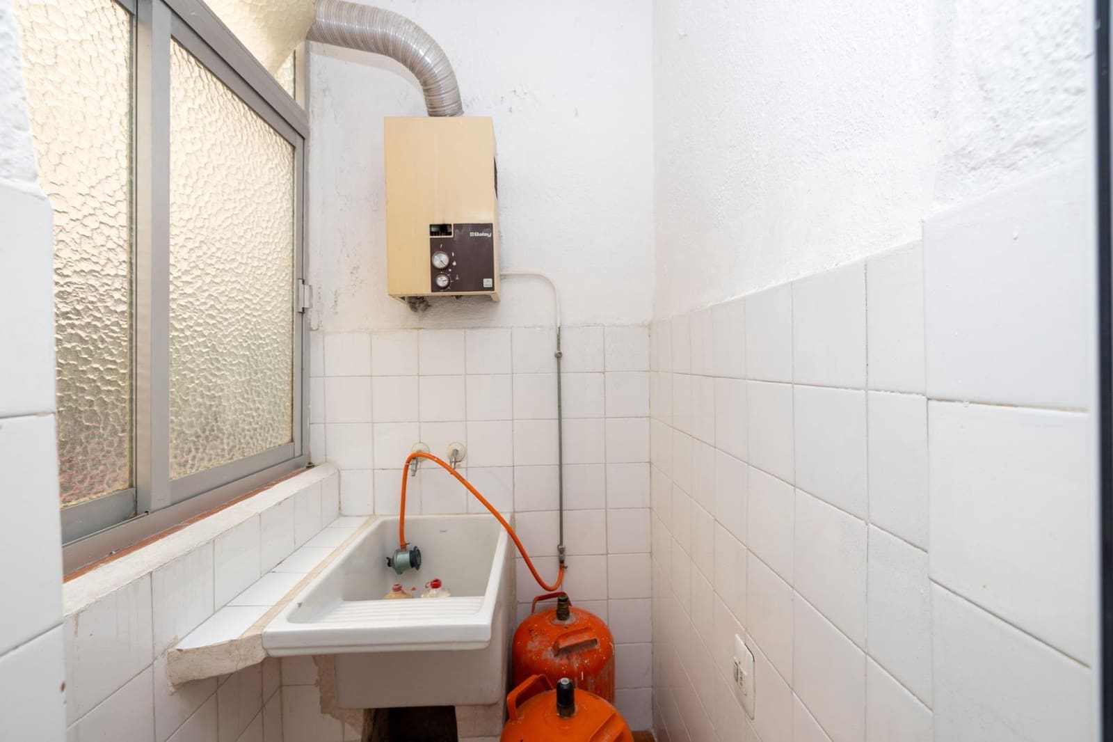 Piso de 3 habitaciones en Granada ciudad en venta - 250.000 € (Ref: 9965508)