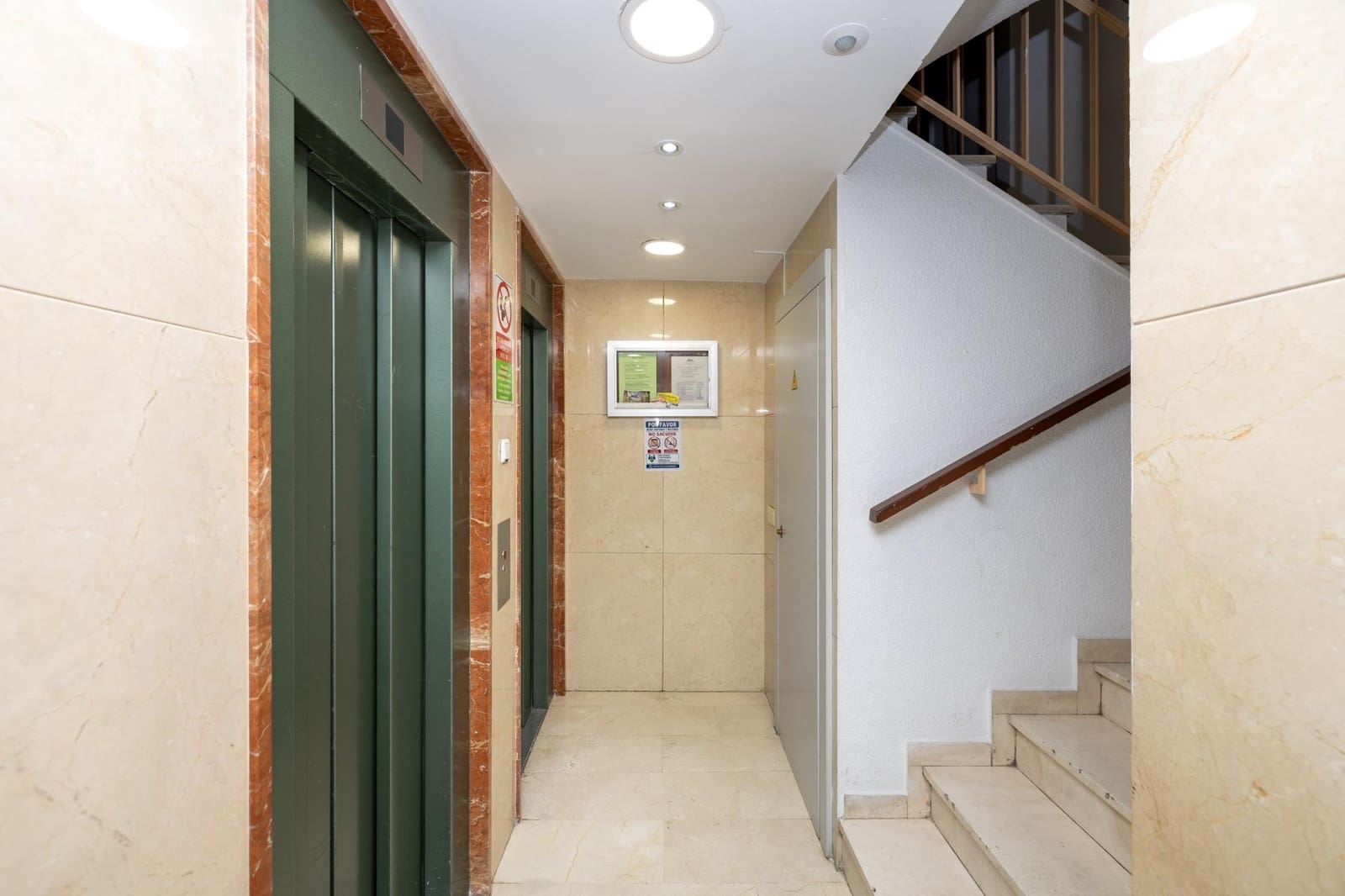 Piso de 3 habitaciones en Granada ciudad en venta - 250.000 € (Ref: 9965508)
