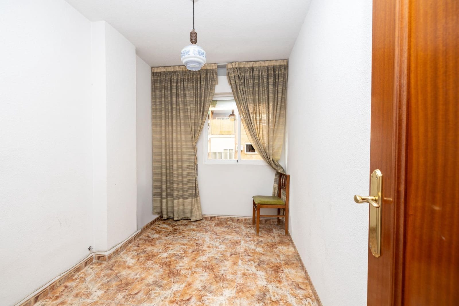 Piso de 3 habitaciones en Granada ciudad en venta - 250.000 € (Ref: 9965508)
