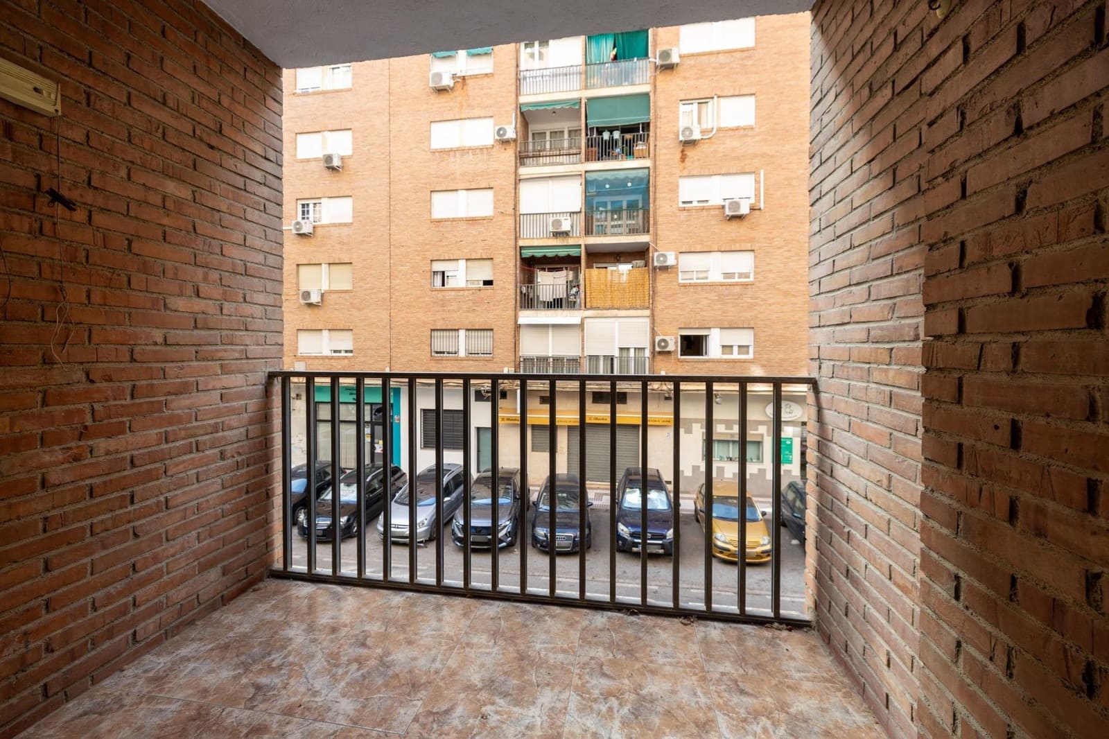 Piso de 3 habitaciones en Granada ciudad en venta - 250.000 € (Ref: 9965508)