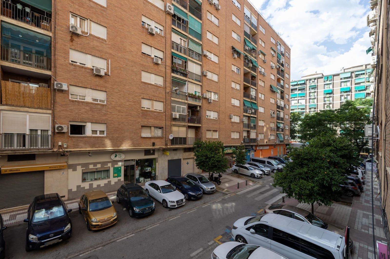 Piso de 3 habitaciones en Granada ciudad en venta - 250.000 € (Ref: 9965508)