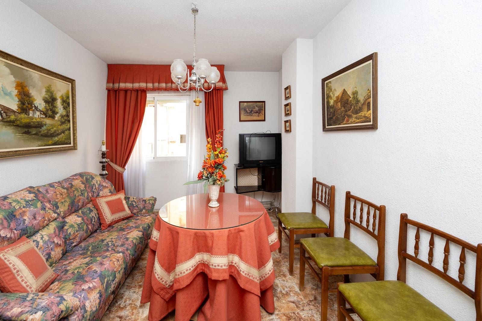 Piso de 3 habitaciones en Granada ciudad en venta - 250.000 € (Ref: 9965508)