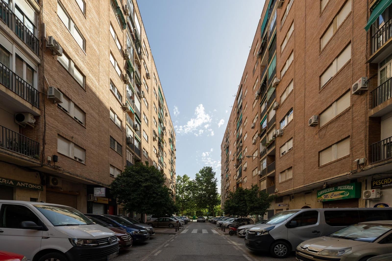 Piso de 3 habitaciones en Granada ciudad en venta - 250.000 € (Ref: 9965508)