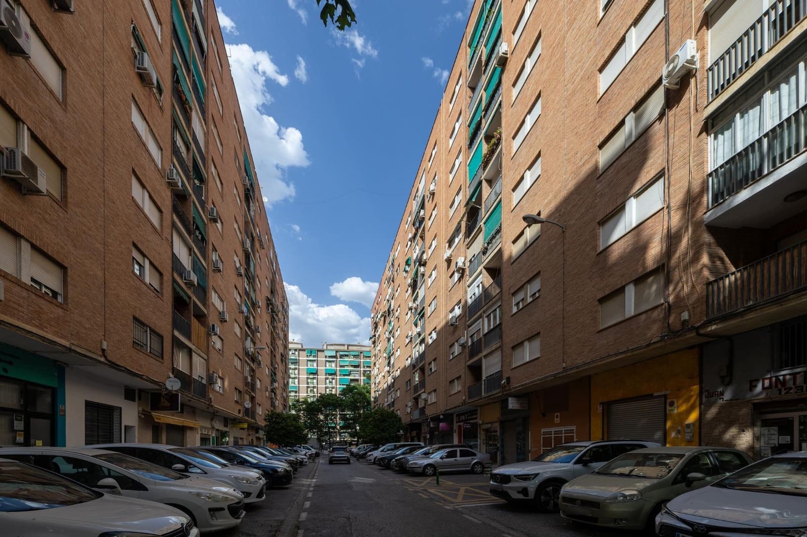 Piso de 3 habitaciones en Granada ciudad en venta - 250.000 € (Ref: 9965508)