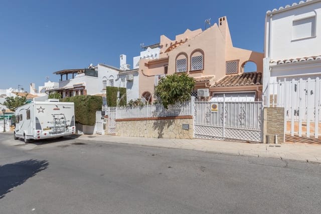 4 soveværelse Rækkehus til salg i Huétor Vega med garage - € 259.000 (Ref: 9965509)