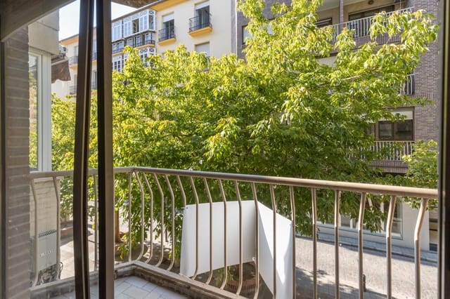 5 soveværelse Lejlighed til salg i Centro, Granada by med garage - € 585.000 (Ref: 9965511)