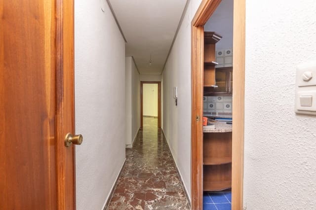 5 soveværelse Lejlighed til salg i Centro, Granada by med garage - € 585.000 (Ref: 9965511)