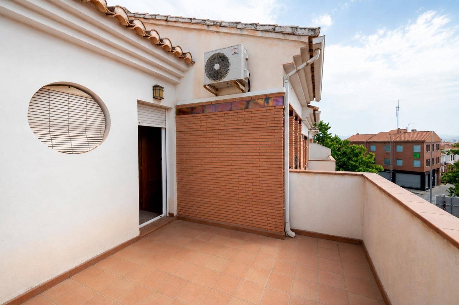 4 soveværelse Rækkehus til salg i Granada by med garage - € 495.000 (Ref: 9965513)