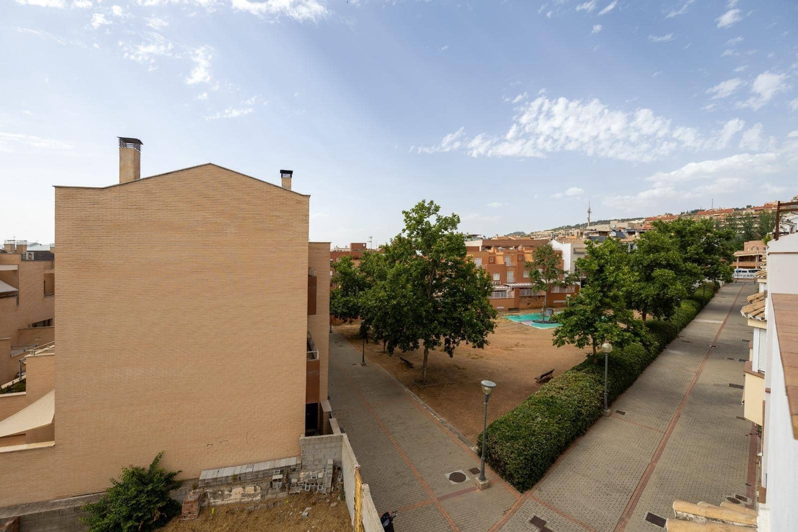 4 soveværelse Rækkehus til salg i Granada by med garage - € 495.000 (Ref: 9965513)