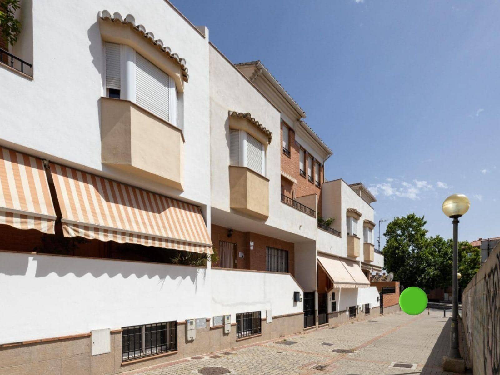 4 soveværelse Rækkehus til salg i Granada by med garage - € 495.000 (Ref: 9965513)