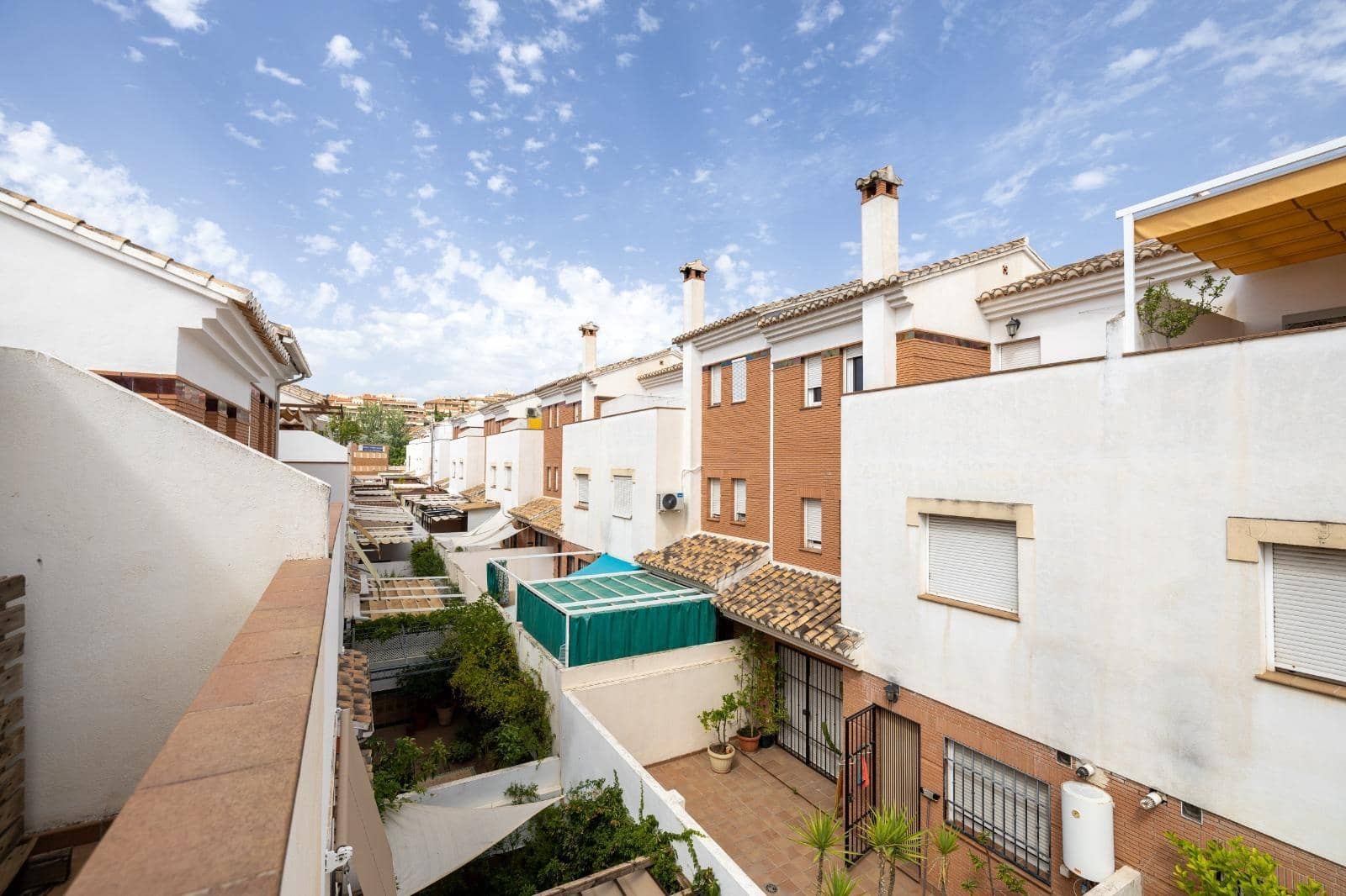 4 soveværelse Rækkehus til salg i Granada by med garage - € 495.000 (Ref: 9965513)