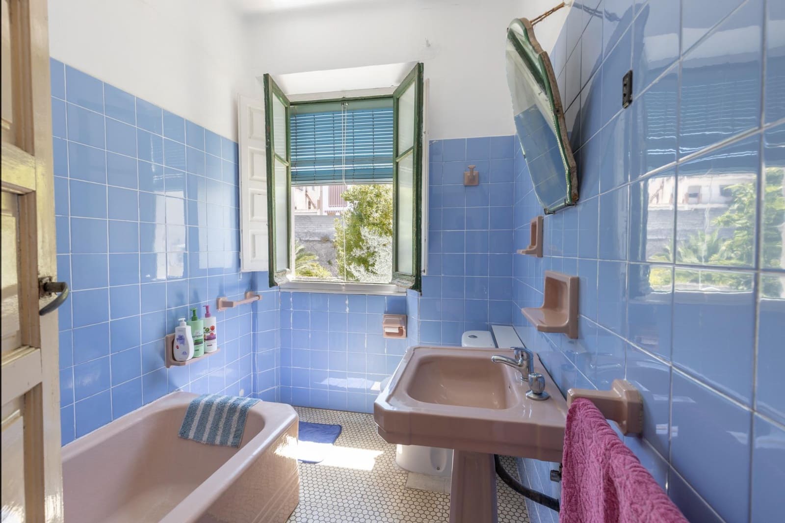 6 soverom Finca/Herregård til salgs i Granada by med svømmebasseng garasje - € 585 000 (Ref: 9970809)